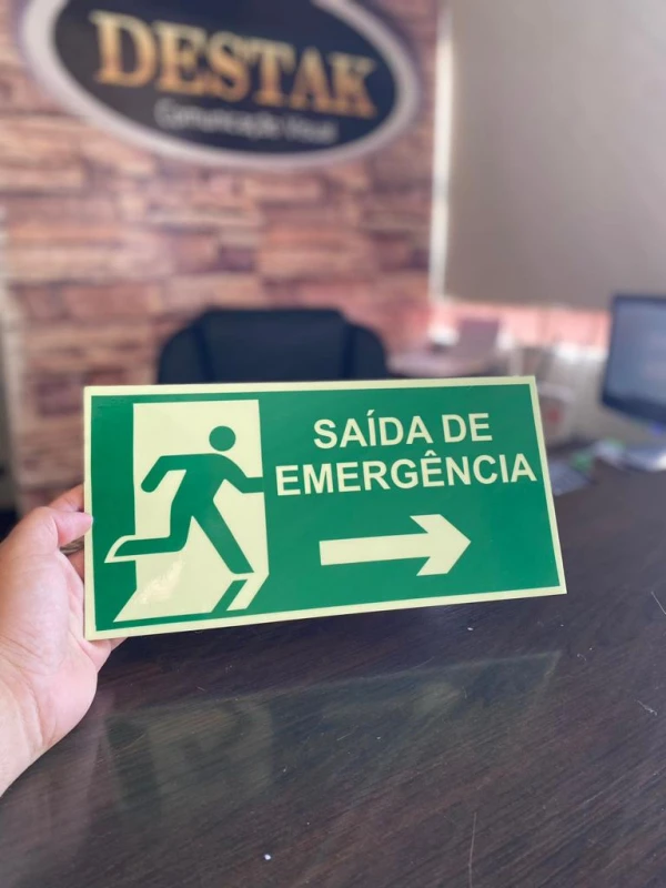 Imagem ilustrativa de Confecção de placa de sinalização